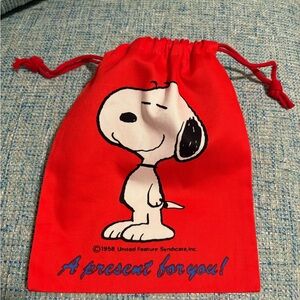 Peanuts Collectors…Vintage Red Snoopy cloth Drawstring Bag from 1984. New
